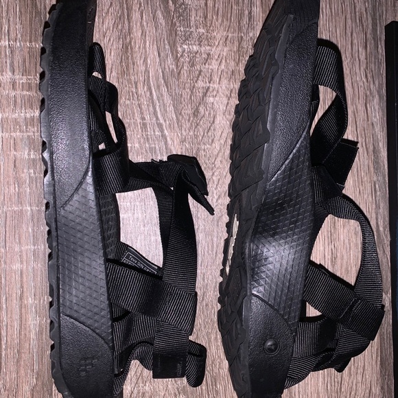 Vintage Men’s Black Teva Sandals with toe loop - Picture 4 of 11